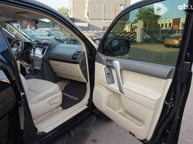 Тойота Ленд Крузер Прадо, объемом двигателя 2.8 л и пробегом 90 тыс. км за 43500 $, фото 29 на Automoto.ua