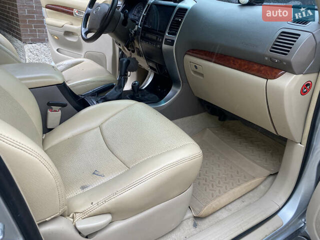 Тойота Ленд Крузер Прадо, объемом двигателя 2.69 л и пробегом 250 тыс. км за 10000 $, фото 7 на Automoto.ua