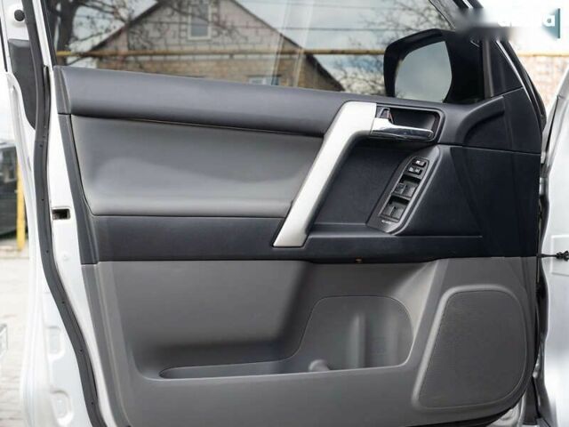 Тойота Ленд Крузер Прадо, объемом двигателя 0 л и пробегом 232 тыс. км за 22900 $, фото 18 на Automoto.ua