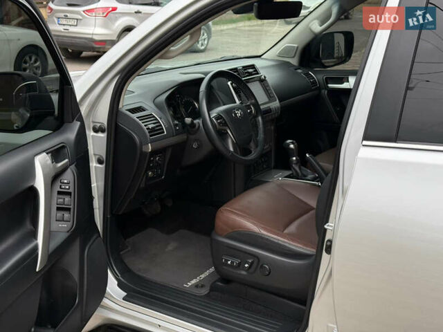Тойота Ленд Крузер Прадо 2018 в Тернополе на Automoto.ua Тойота Ленд Крузер Прадо, объемом двигателя 2.8 л и пробегом 250 тыс. км за 35300 $, фото 15 на Automoto.ua