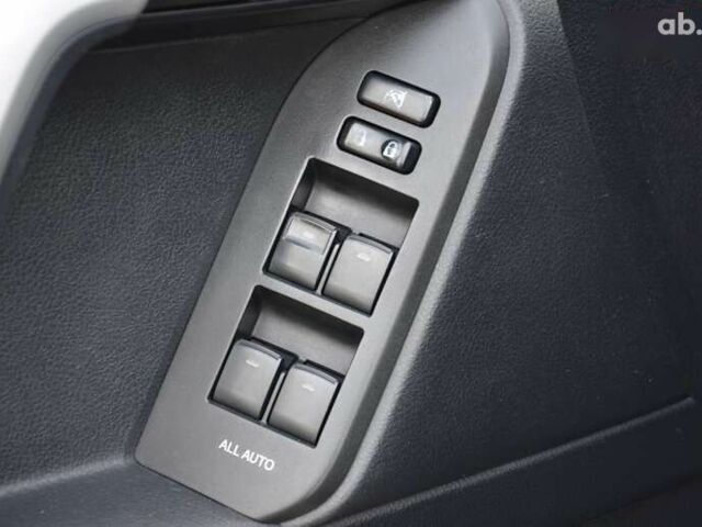 Тойота Ленд Крузер Прадо, объемом двигателя 0 л и пробегом 190 тыс. км за 33900 $, фото 19 на Automoto.ua