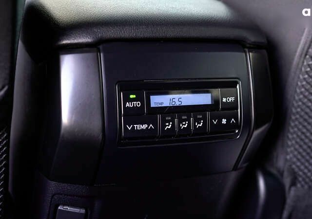 Тойота Ленд Крузер Прадо, объемом двигателя 0 л и пробегом 114 тыс. км за 33667 $, фото 29 на Automoto.ua