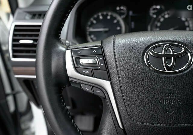 Тойота Ленд Крузер Прадо, об'ємом двигуна 0 л та пробігом 28 тис. км за 40777 $, фото 19 на Automoto.ua
