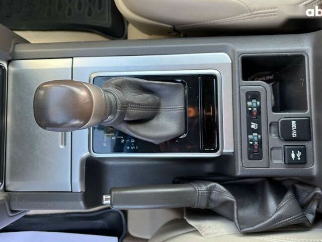 Тойота Ленд Крузер Прадо, объемом двигателя 2.8 л и пробегом 39 тыс. км за 46000 $, фото 15 на Automoto.ua