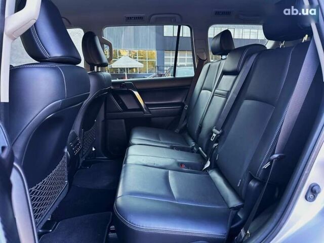 Тойота Ленд Крузер Прадо, объемом двигателя 2.8 л и пробегом 28 тыс. км за 43999 $, фото 22 на Automoto.ua