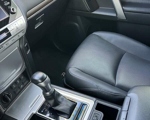 Тойота Ленд Крузер Прадо, об'ємом двигуна 3.96 л та пробігом 97 тис. км за 50000 $, фото 24 на Automoto.ua