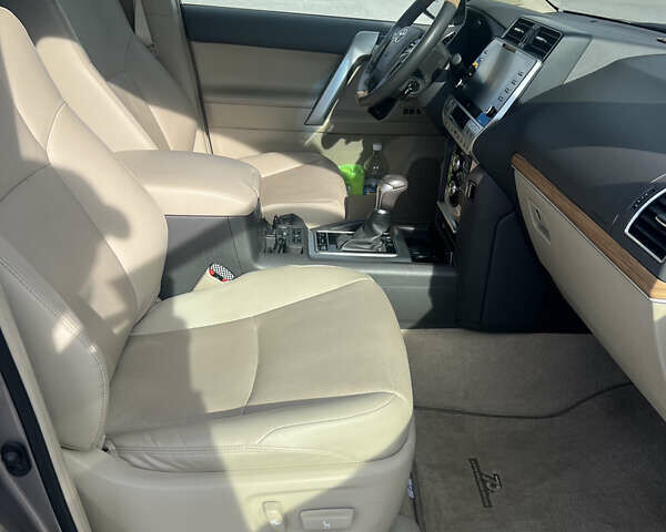 Тойота Ленд Крузер Прадо, объемом двигателя 3.96 л и пробегом 66 тыс. км за 64280 $, фото 7 на Automoto.ua