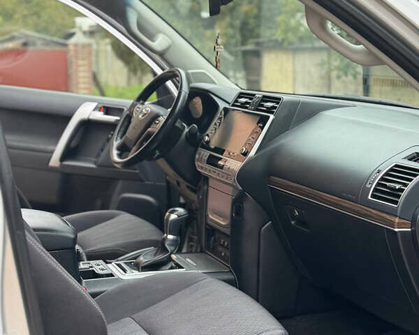 Тойота Ленд Крузер Прадо, объемом двигателя 3.96 л и пробегом 30 тыс. км за 47500 $, фото 5 на Automoto.ua