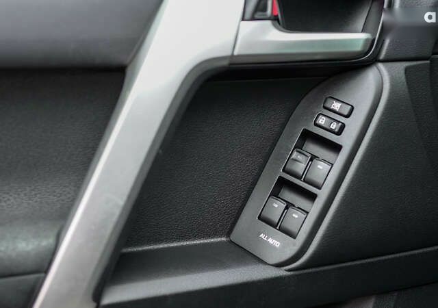 Тойота Ленд Крузер Прадо, об'ємом двигуна 4 л та пробігом 32 тис. км за 44855 $, фото 12 на Automoto.ua