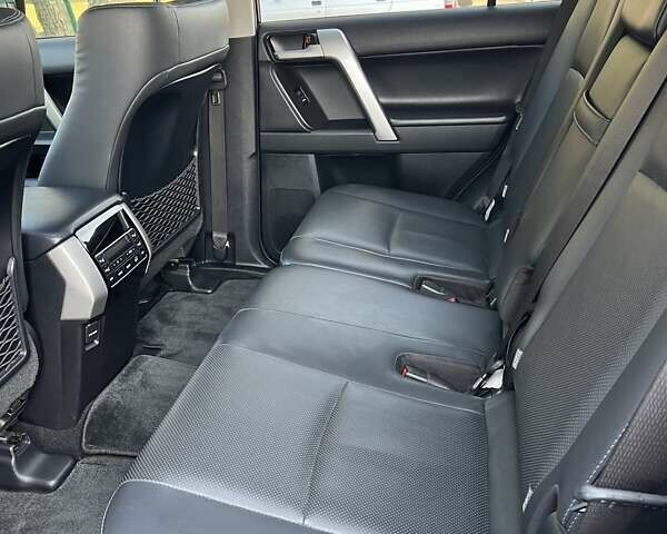 Тойота Ленд Крузер Прадо, об'ємом двигуна 3.96 л та пробігом 97 тис. км за 50000 $, фото 15 на Automoto.ua