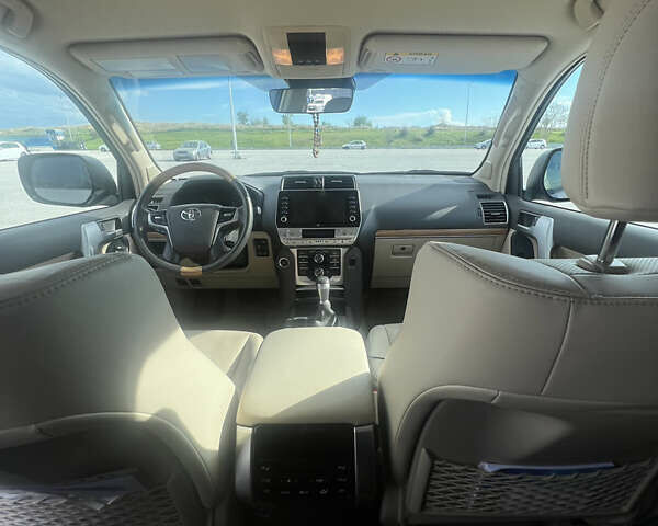 Тойота Ленд Крузер Прадо, объемом двигателя 3.96 л и пробегом 66 тыс. км за 64280 $, фото 6 на Automoto.ua