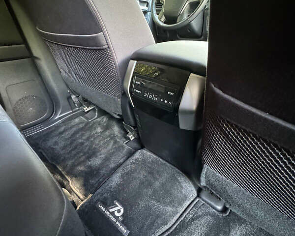 Тойота Ленд Крузер Прадо, об'ємом двигуна 4 л та пробігом 89 тис. км за 43500 $, фото 16 на Automoto.ua