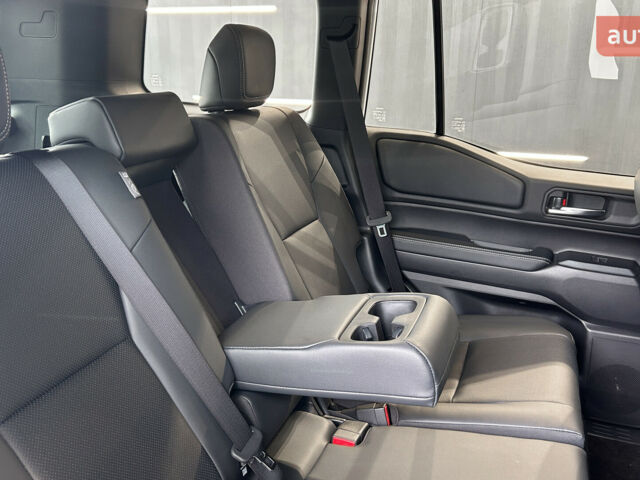 Тойота Ленд Крузер Прадо, объемом двигателя 2.8 л и пробегом 0 тыс. км за 59228 $, фото 18 на Automoto.ua