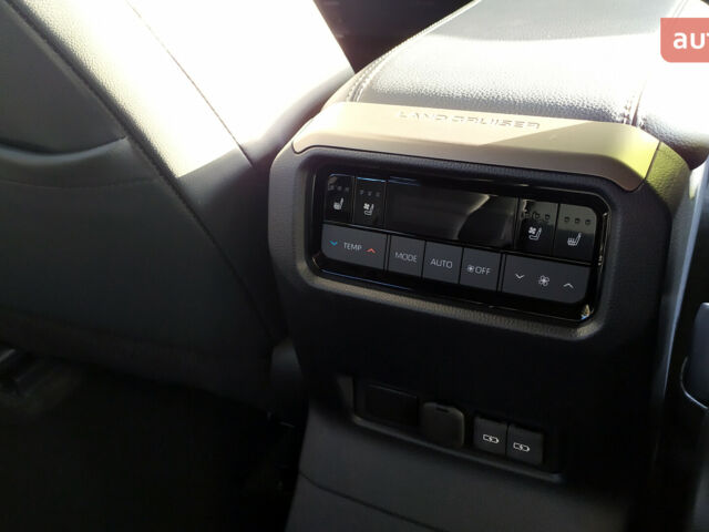 Тойота Ленд Крузер Прадо, объемом двигателя 2.8 л и пробегом 0 тыс. км за 69131 $, фото 29 на Automoto.ua