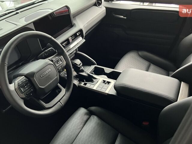 Тойота Ленд Крузер Прадо, объемом двигателя 2.8 л и пробегом 0 тыс. км за 68737 $, фото 7 на Automoto.ua