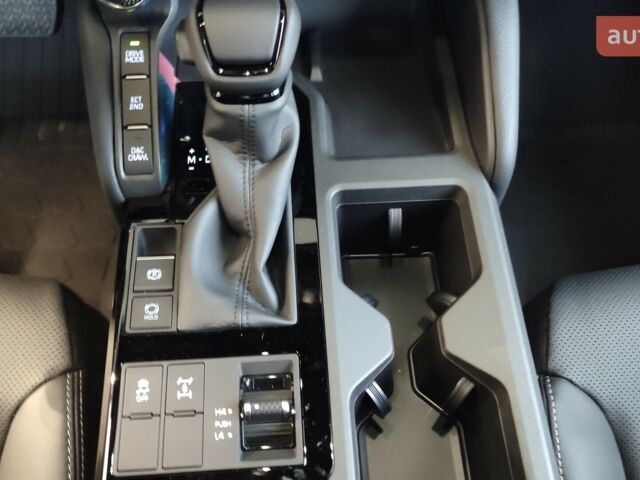 Тойота Ленд Крузер Прадо 2025 року купити нове авто Тойота Ленд Крузер Прадо 2025 року від офіційного дилера Тойота Центр Чернігів «Соллі-Плюс» Тойота фото