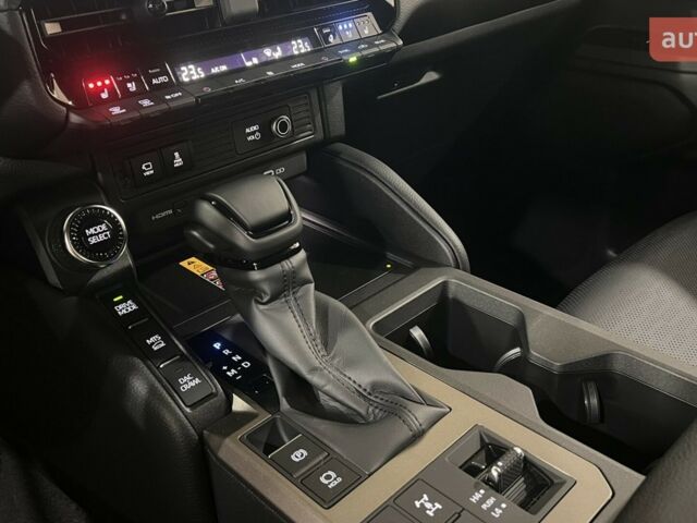 Тойота Ленд Крузер Прадо, объемом двигателя 2.8 л и пробегом 0 тыс. км за 70789 $, фото 8 на Automoto.ua