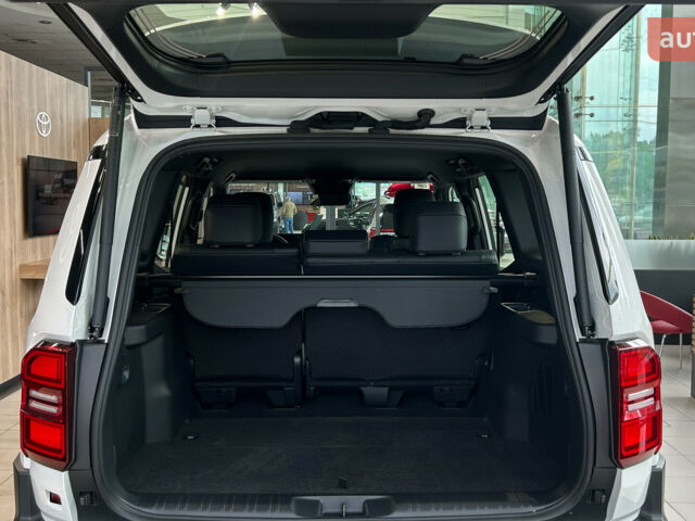 Тойота Ленд Крузер Прадо, объемом двигателя 2.8 л и пробегом 0 тыс. км за 59228 $, фото 25 на Automoto.ua