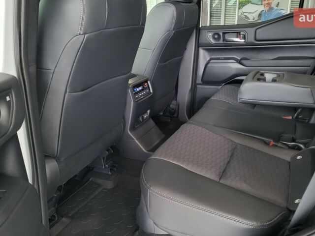 Тойота Ленд Крузер Прадо, объемом двигателя 2.39 л и пробегом 0 тыс. км за 67959 $, фото 11 на Automoto.ua