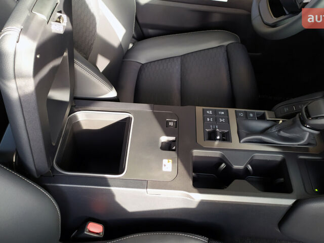 Тойота Ленд Крузер Прадо, объемом двигателя 2.8 л и пробегом 0 тыс. км за 68702 $, фото 22 на Automoto.ua