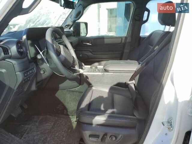 Тойота Ленд Крузер Прадо 2025 в Львове на Automoto.ua Тойота Ленд Крузер Прадо, объемом двигателя 2.39 л и пробегом 3 тыс. км за 57000 $, фото 6 на Automoto.ua