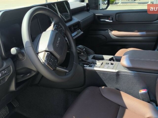 Тойота Ленд Крузер Прадо, объемом двигателя 2.8 л и пробегом 0 тыс. км за 61947 $, фото 3 на Automoto.ua