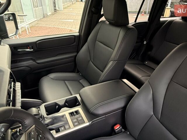 Тойота Ленд Крузер Прадо, объемом двигателя 2.8 л и пробегом 0 тыс. км за 65727 $, фото 3 на Automoto.ua