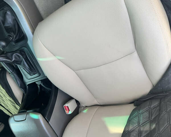 Серый Тойота Ленд Крузер Прадо, объемом двигателя 2.7 л и пробегом 195 тыс. км за 12800 $, фото 19 на Automoto.ua