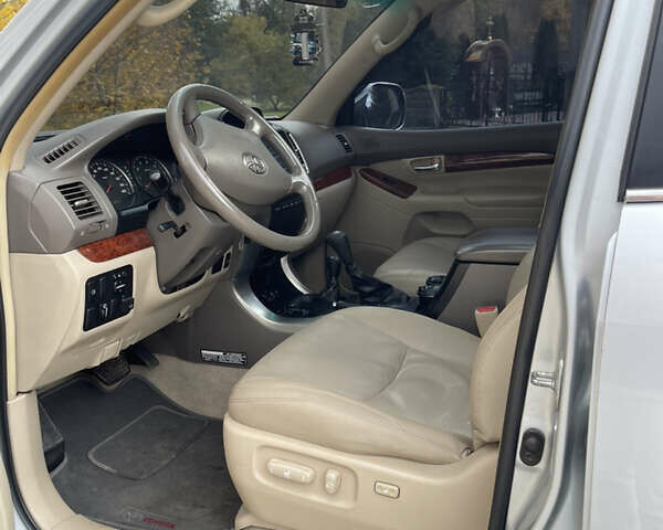 Сірий Тойота Ленд Крузер Прадо, об'ємом двигуна 4 л та пробігом 455 тис. км за 12950 $, фото 9 на Automoto.ua