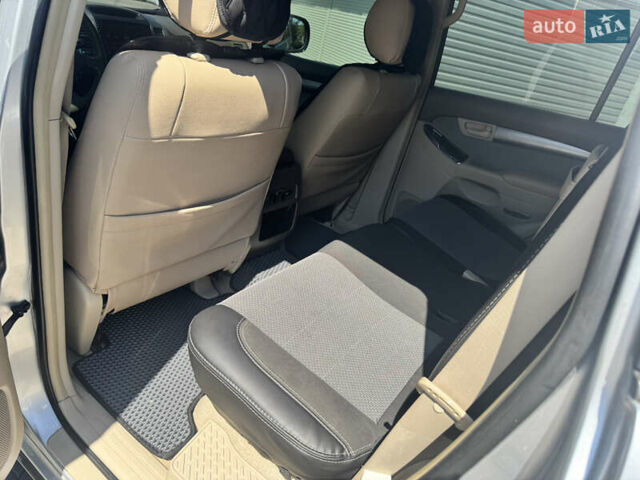 Серый Тойота Ленд Крузер Прадо, объемом двигателя 2.7 л и пробегом 195 тыс. км за 12800 $, фото 22 на Automoto.ua