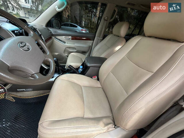 Сірий Тойота Ленд Крузер Прадо, об'ємом двигуна 3.96 л та пробігом 260 тис. км за 11500 $, фото 9 на Automoto.ua