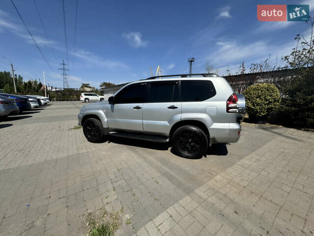 Серый Тойота Ленд Крузер Прадо, объемом двигателя 2.7 л и пробегом 195 тыс. км за 12800 $, фото 13 на Automoto.ua