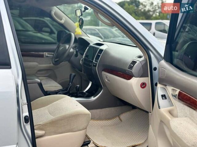 Сірий Тойота Ленд Крузер Прадо, об'ємом двигуна 2.7 л та пробігом 341 тис. км за 9999 $, фото 5 на Automoto.ua