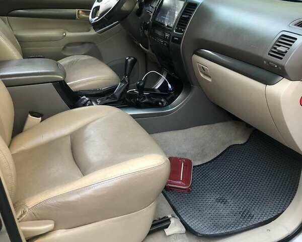 Серый Тойота Ленд Крузер Прадо, объемом двигателя 2.69 л и пробегом 220 тыс. км за 9500 $, фото 16 на Automoto.ua