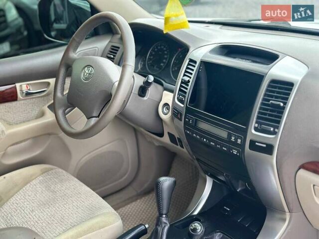 Сірий Тойота Ленд Крузер Прадо, об'ємом двигуна 2.7 л та пробігом 341 тис. км за 9999 $, фото 3 на Automoto.ua