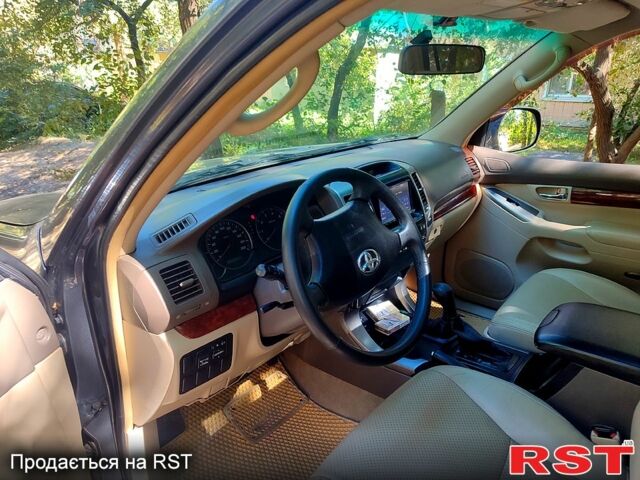 Серый Тойота Ленд Крузер Прадо, объемом двигателя 2.7 л и пробегом 300 тыс. км за 11000 $, фото 7 на Automoto.ua