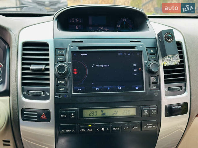 Сірий Тойота Ленд Крузер Прадо, об'ємом двигуна 4 л та пробігом 284 тис. км за 12500 $, фото 29 на Automoto.ua