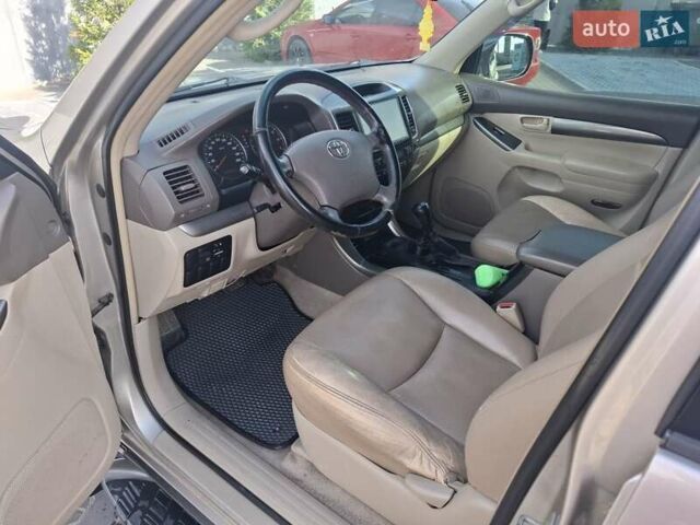 Серый Тойота Ленд Крузер Прадо, объемом двигателя 2.69 л и пробегом 220 тыс. км за 9500 $, фото 1 на Automoto.ua