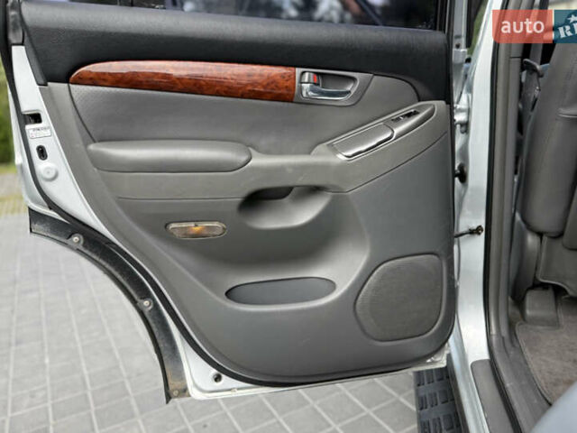 Сірий Тойота Ленд Крузер Прадо, об'ємом двигуна 4 л та пробігом 344 тис. км за 12000 $, фото 35 на Automoto.ua