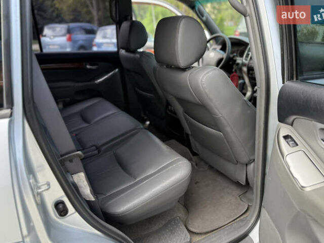 Сірий Тойота Ленд Крузер Прадо, об'ємом двигуна 4 л та пробігом 344 тис. км за 12000 $, фото 44 на Automoto.ua