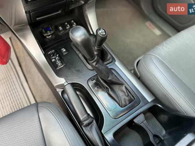 Сірий Тойота Ленд Крузер Прадо, об'ємом двигуна 4 л та пробігом 344 тис. км за 12000 $, фото 30 на Automoto.ua