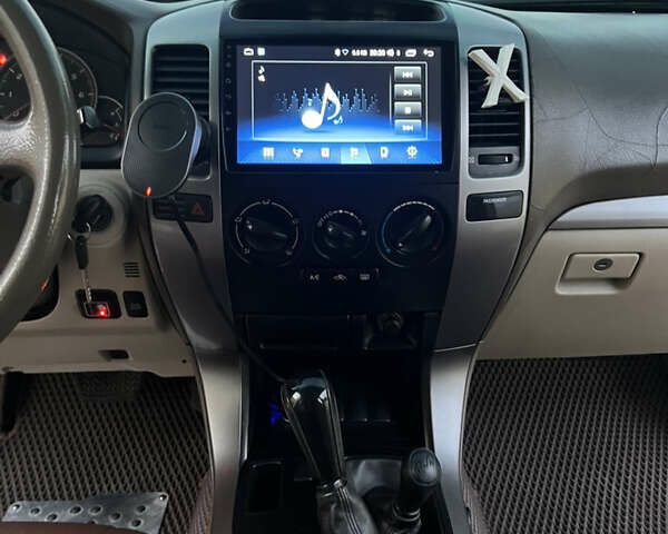 Серый Тойота Ленд Крузер Прадо, объемом двигателя 2.7 л и пробегом 275 тыс. км за 11999 $, фото 9 на Automoto.ua