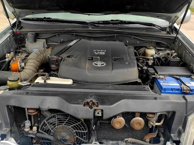 Серый Тойота Ленд Крузер Прадо, объемом двигателя 4 л и пробегом 275 тыс. км за 13000 $, фото 1 на Automoto.ua