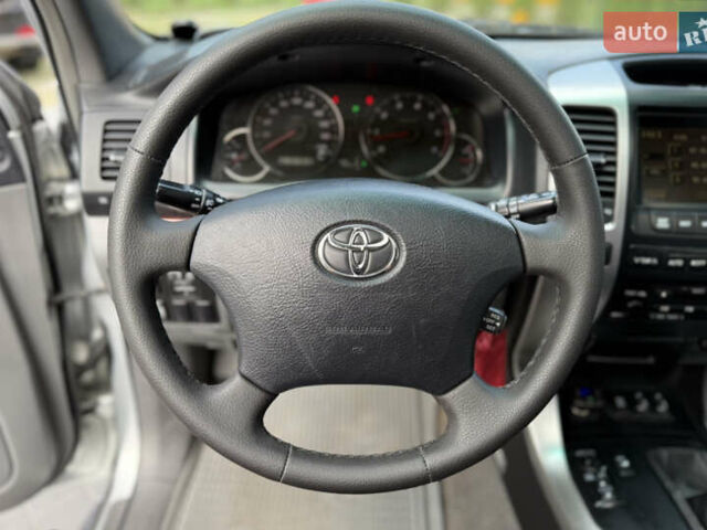 Сірий Тойота Ленд Крузер Прадо, об'ємом двигуна 4 л та пробігом 344 тис. км за 12000 $, фото 32 на Automoto.ua