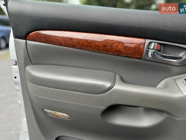 Сірий Тойота Ленд Крузер Прадо, об'ємом двигуна 4 л та пробігом 344 тис. км за 12000 $, фото 21 на Automoto.ua