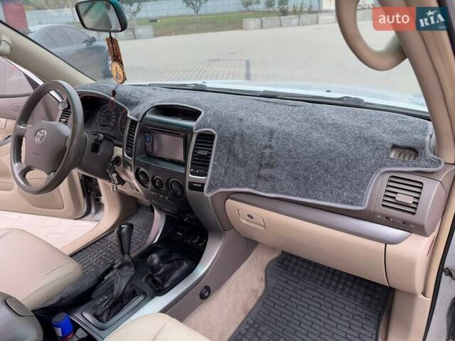 Серый Тойота Ленд Крузер Прадо, объемом двигателя 2.69 л и пробегом 330 тыс. км за 9500 $, фото 11 на Automoto.ua