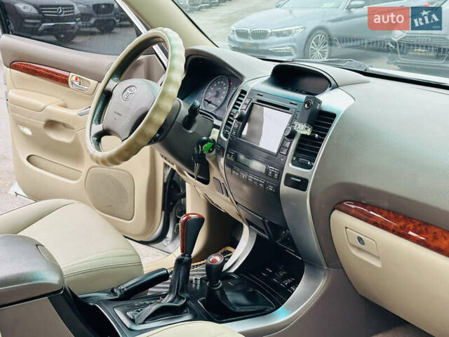 Сірий Тойота Ленд Крузер Прадо, об'ємом двигуна 4 л та пробігом 284 тис. км за 12500 $, фото 24 на Automoto.ua