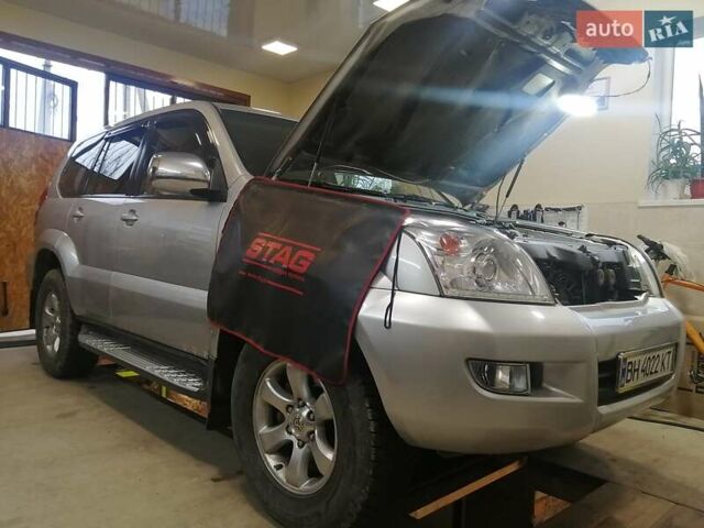 Серый Тойота Ленд Крузер Прадо, объемом двигателя 3.96 л и пробегом 280 тыс. км за 12800 $, фото 4 на Automoto.ua