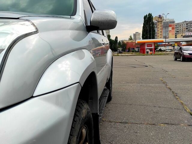 Серый Тойота Ленд Крузер Прадо, объемом двигателя 4 л и пробегом 275 тыс. км за 13000 $, фото 3 на Automoto.ua