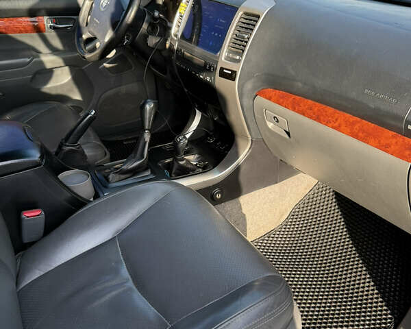 Сірий Тойота Ленд Крузер Прадо, об'ємом двигуна 3.96 л та пробігом 310 тис. км за 12500 $, фото 9 на Automoto.ua